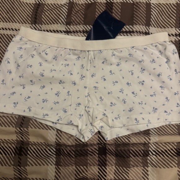 Brandy Melville blue floral shorts - Picture 1 of 1